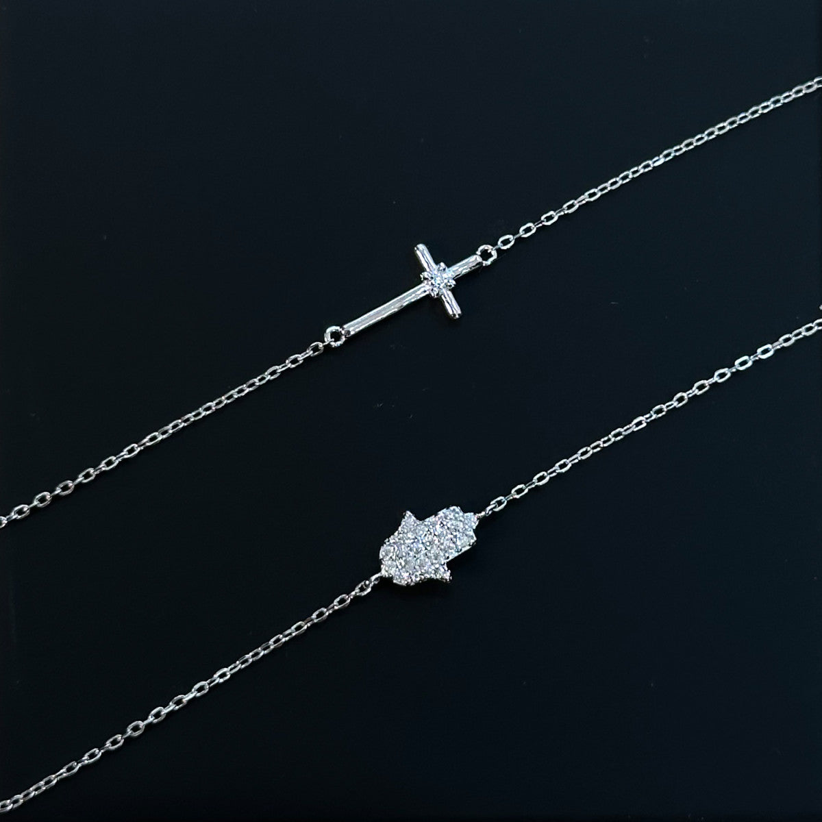 Detalle de la pulsera mano de Fátima