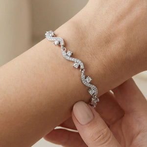 Pulsera marina de plata puesta