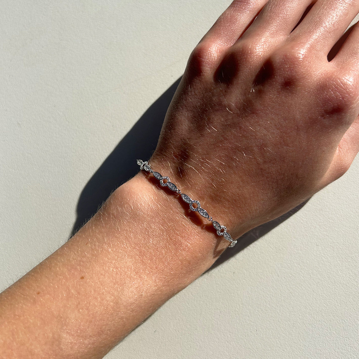 Pulsera de multicirconitas puesta