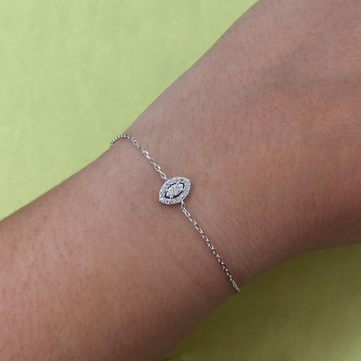 Pulsera de plata de ley 925 con circonita talla navette orlada de circonitas
