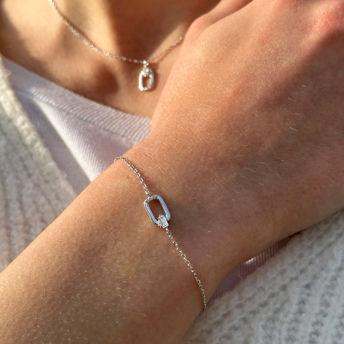 Pulsera de plata de ley 925 con rectángulo y circonita baguette central