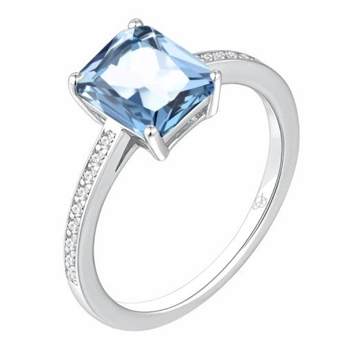 Anillo de Plata de Ley con circonitas blancas y circonita central en color aguamarina