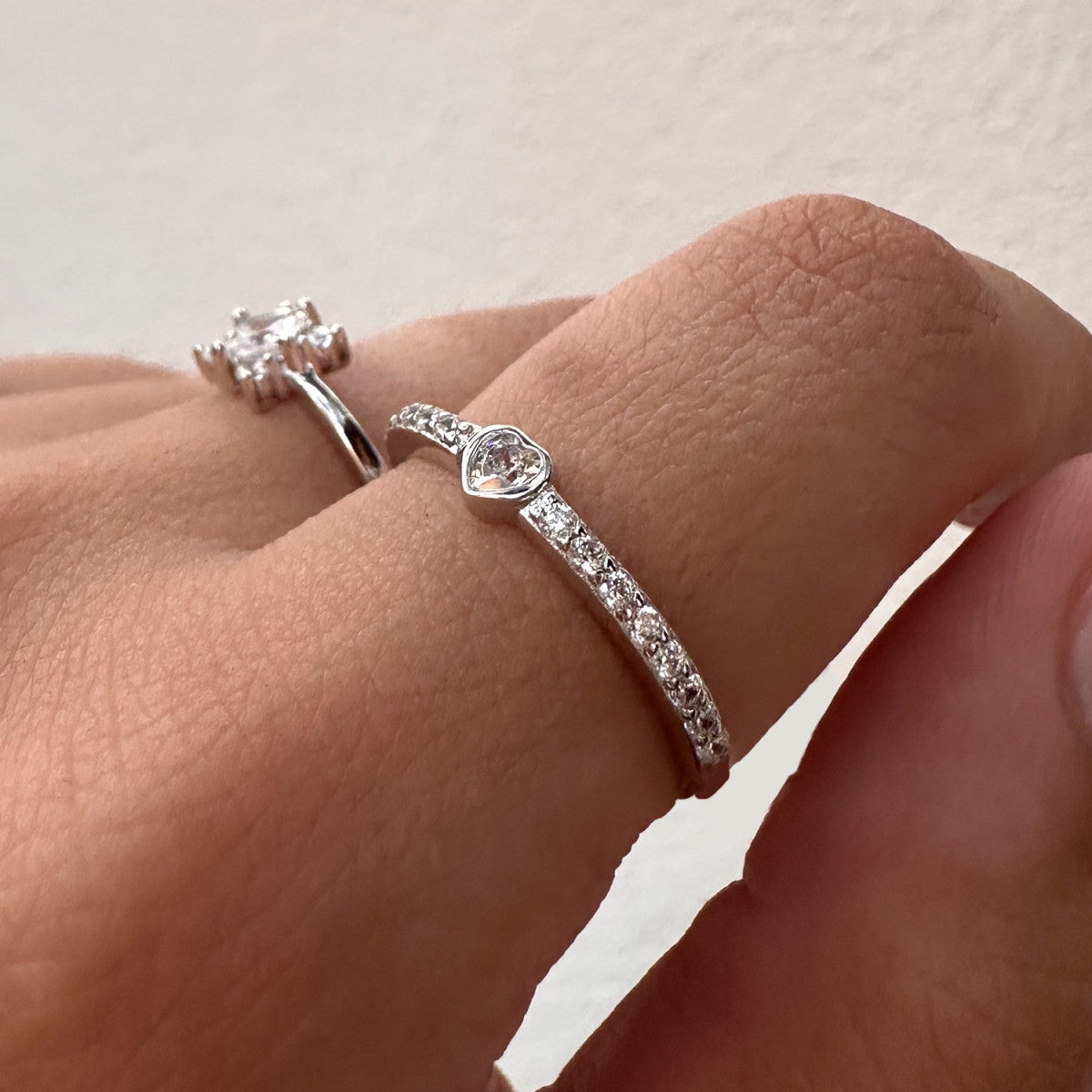 Anillo de plata de ley 925 con circonita talla corazón de 4 mm