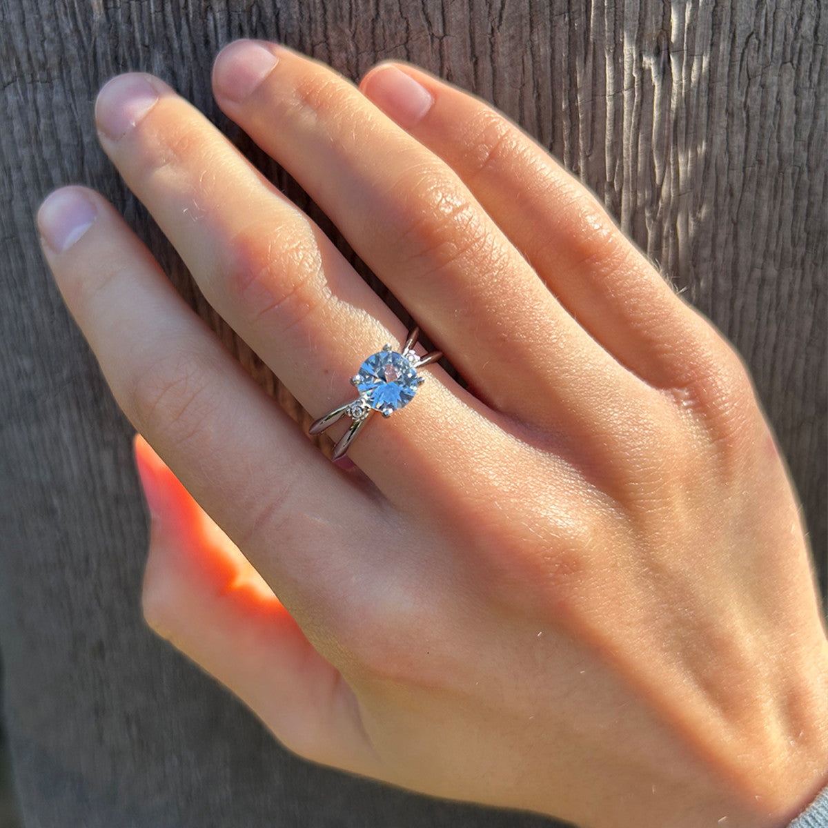 Anillo de plata de ley 925 de doble brazo con circonita color aguamarina