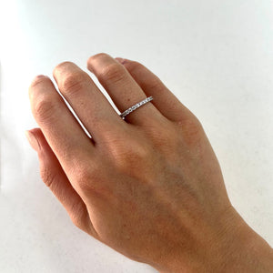 Alianza de plata de ley 925 tipo eternity con circonitas talla baguette