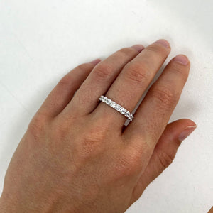 Media alianza de plata de ley 925 con circonitas en garras de 3,20 mm
