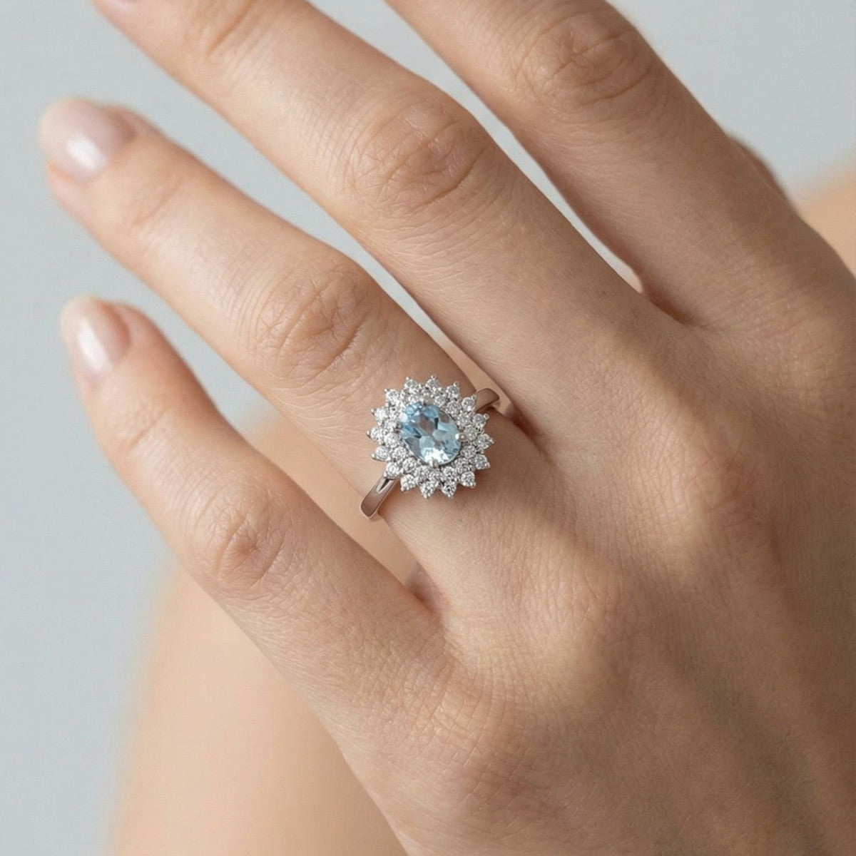 Anillo de plata de ley 925 con circonita talla princesa color aguamarina