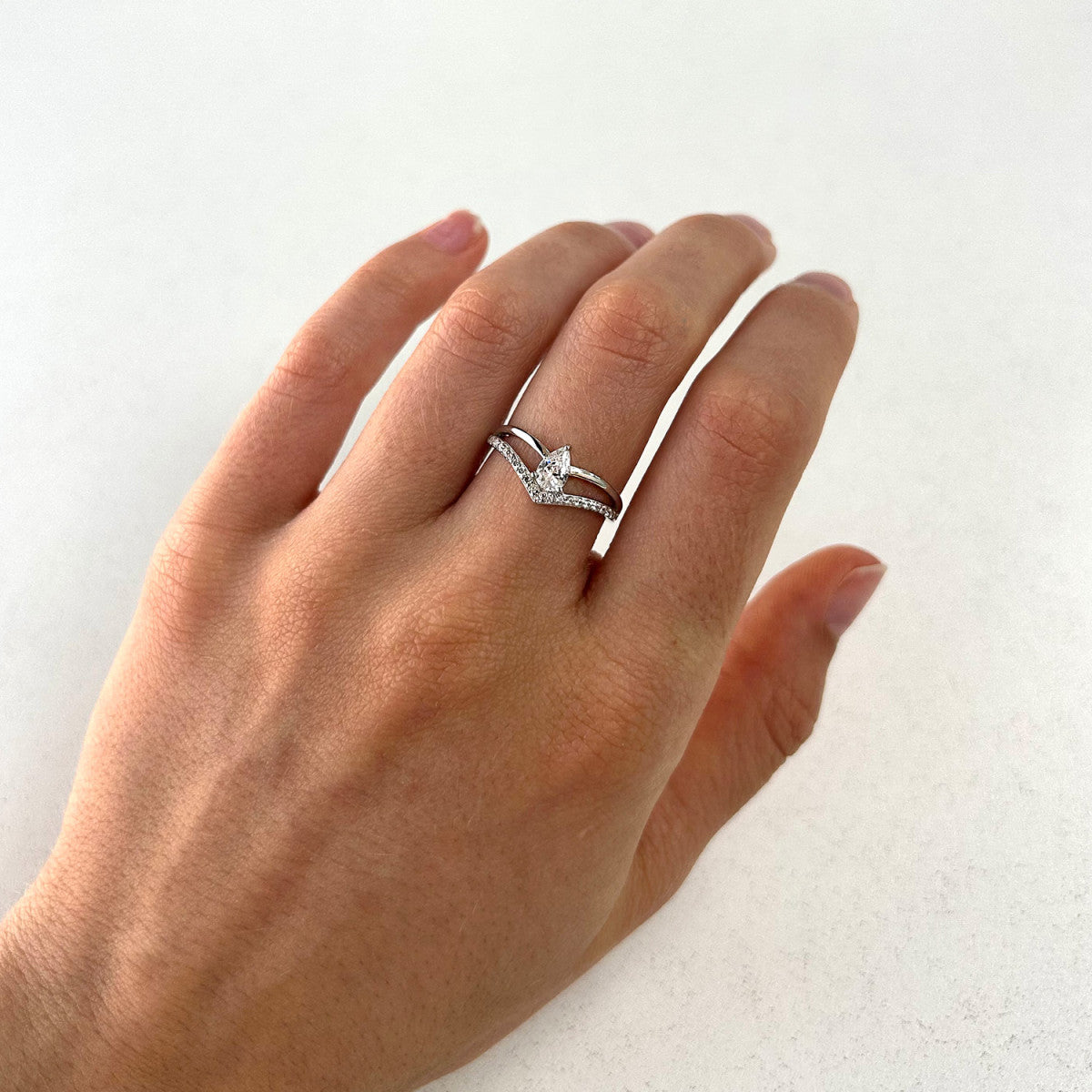 Anillo de plata de ley 925 tipo tiara con circonita blanca central