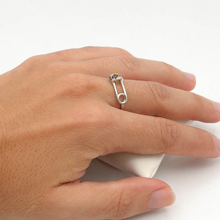 Anilllo de plata de ley 925 imperdible con piedras de colores.