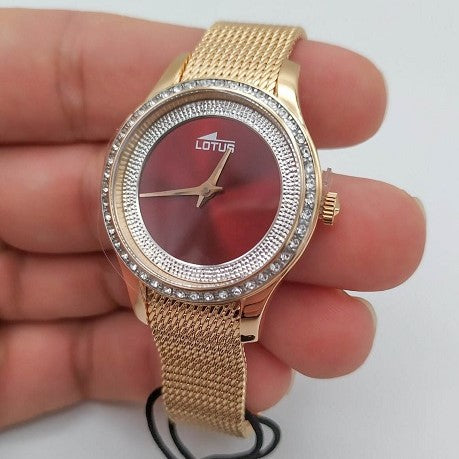 Reloj Lotus 18828/1 para mujer con esfera burdeos.
