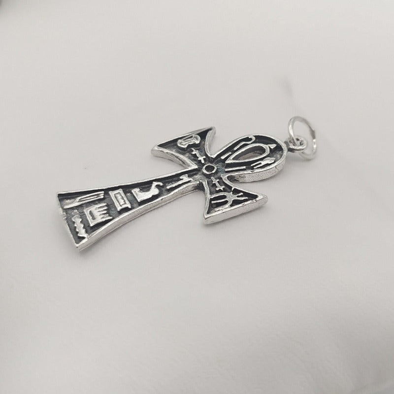 Cruz de la vida de plata efecto envejecido con grabados egipcios, 37 mm de alto.