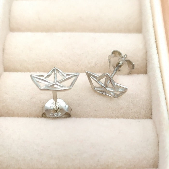 Pendientes de plata en forma de barco de papel
