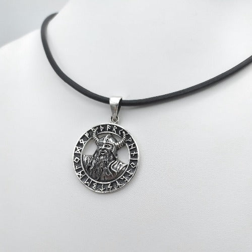 Colgante de plata de ley 925 vikingo con runas cordon