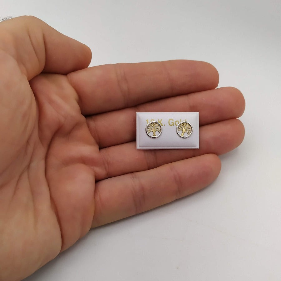Pendientes de oro en forma de árbol de la vida. Miden 8mm de diámetro